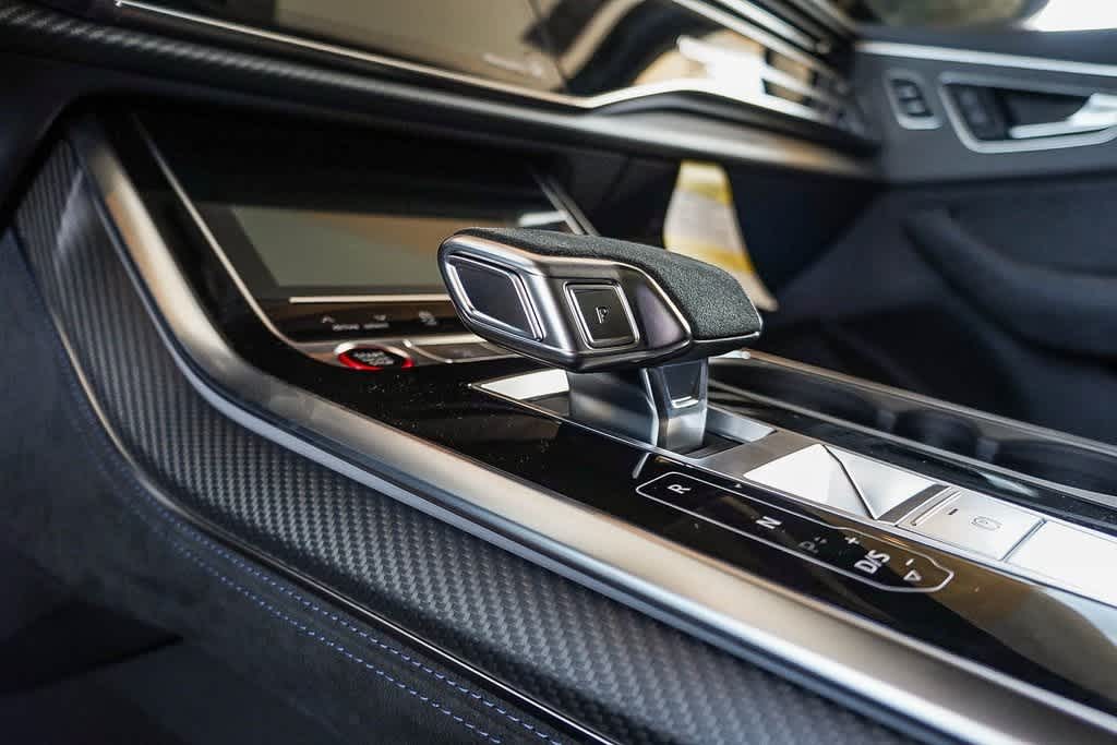 Thumbnail: 2026 Audi RS Q8 - 25