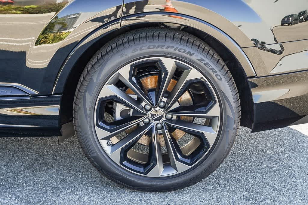 Thumbnail: 2026 Audi Q7 - 11