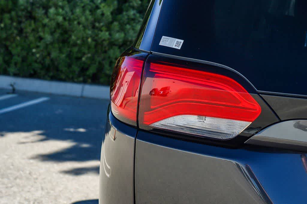 Thumbnail: 2020 Chrysler Voyager - 7