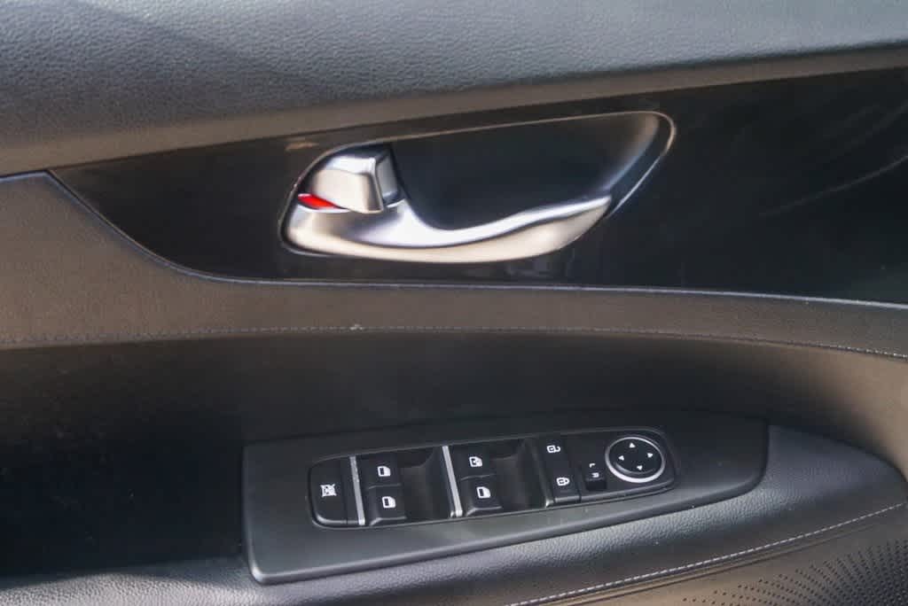 Thumbnail: 2022 Kia Forte - 18