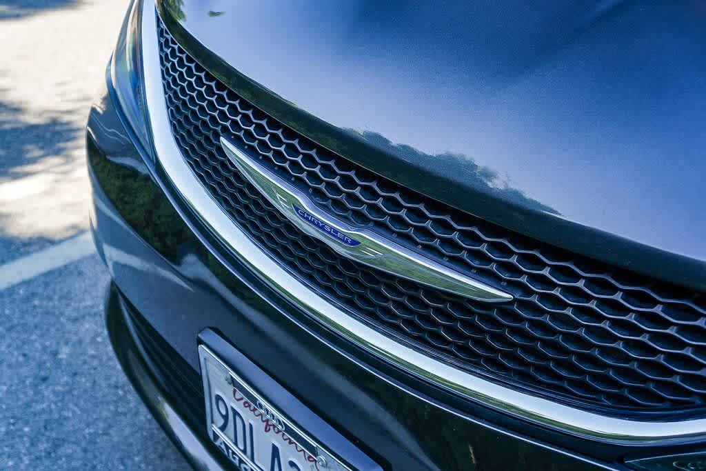 Thumbnail: 2020 Chrysler Voyager - 9