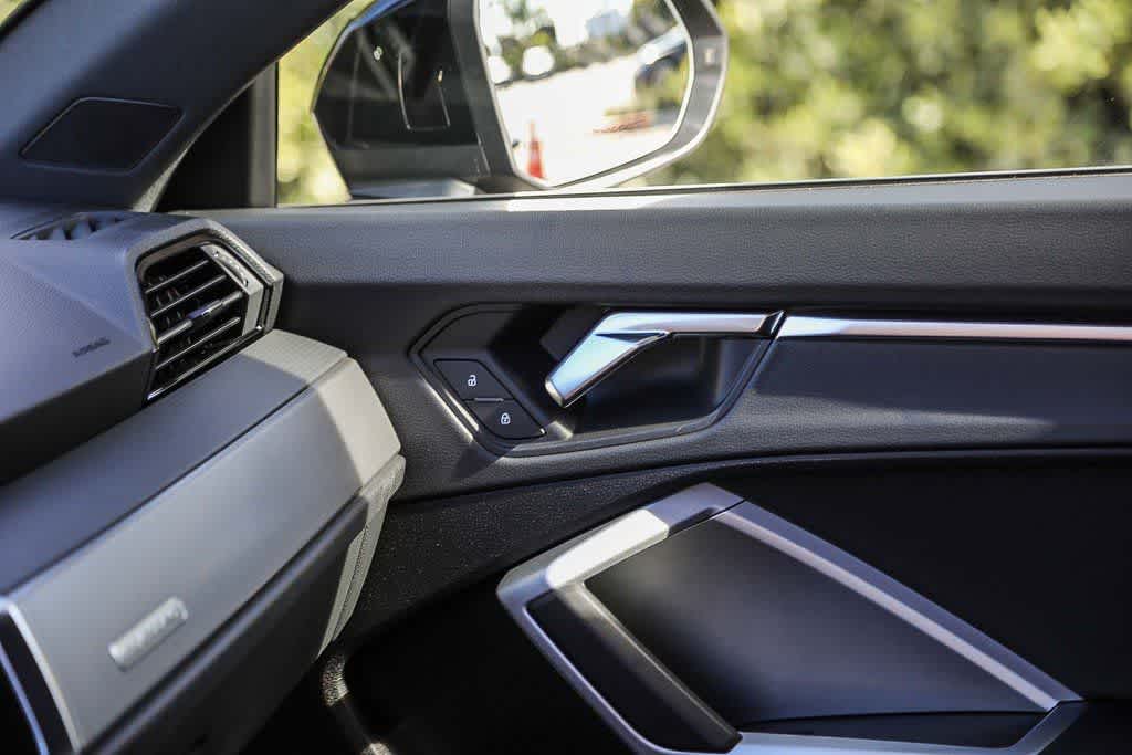 Thumbnail: 2024 Audi Q3 - 18