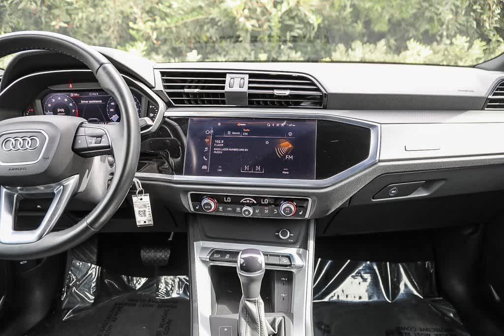 Thumbnail: 2022 Audi Q3 - 11