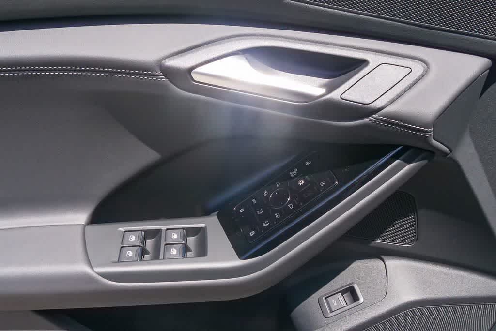 Thumbnail: 2025 Audi Q6 e-tron - 19