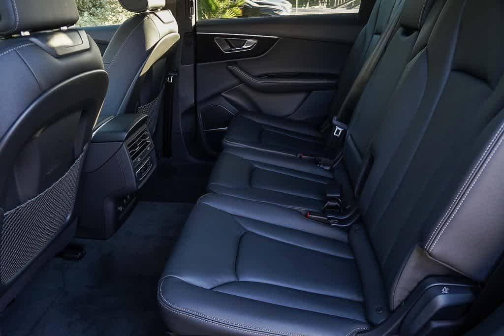 Thumbnail: 2026 Audi Q7 - 21