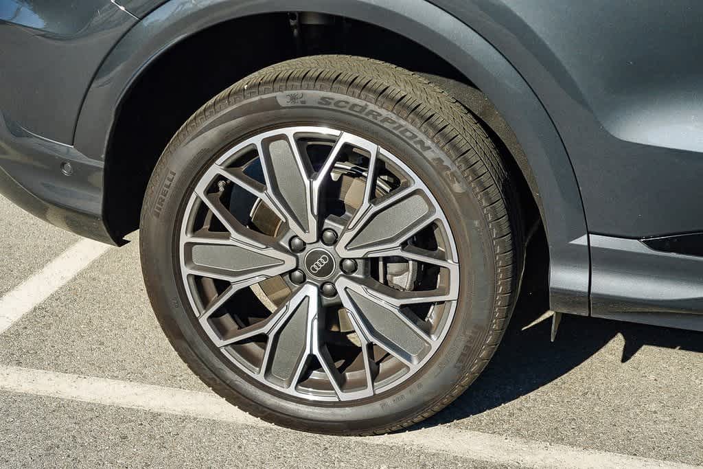 Thumbnail: 2025 Audi Q5 - 11