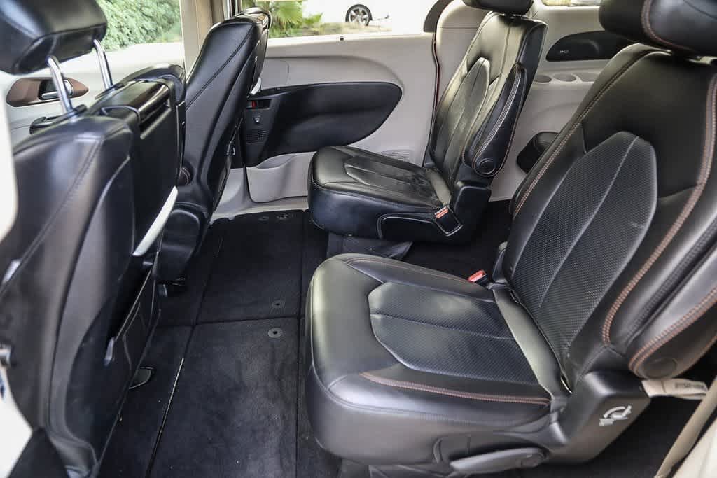 Thumbnail: 2019 Chrysler Pacifica - 17