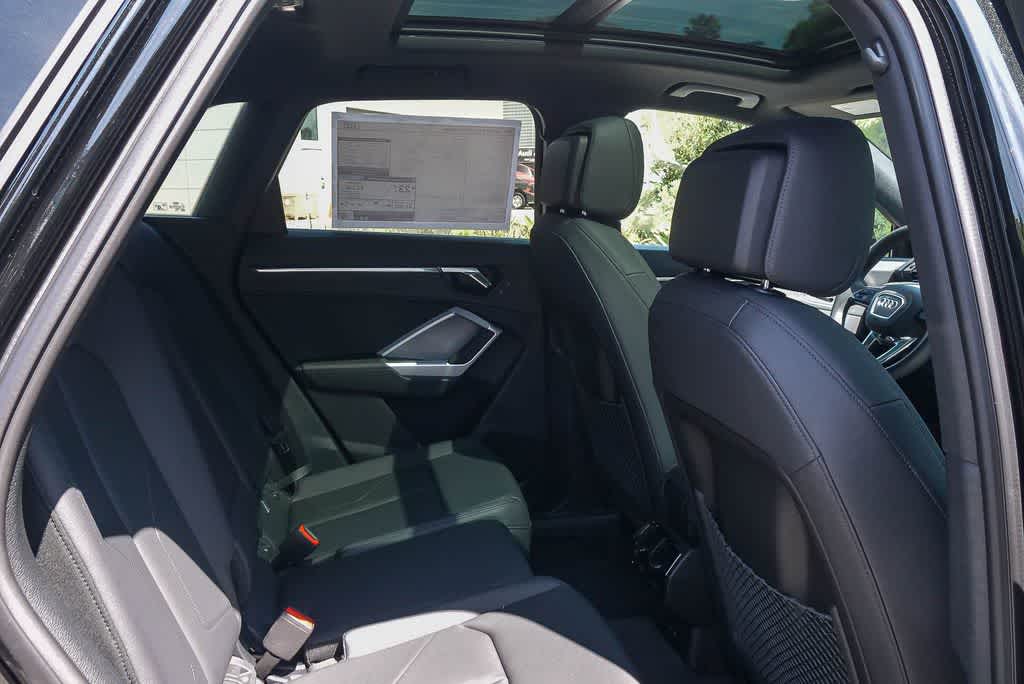 Thumbnail: 2025 Audi Q3 - 16