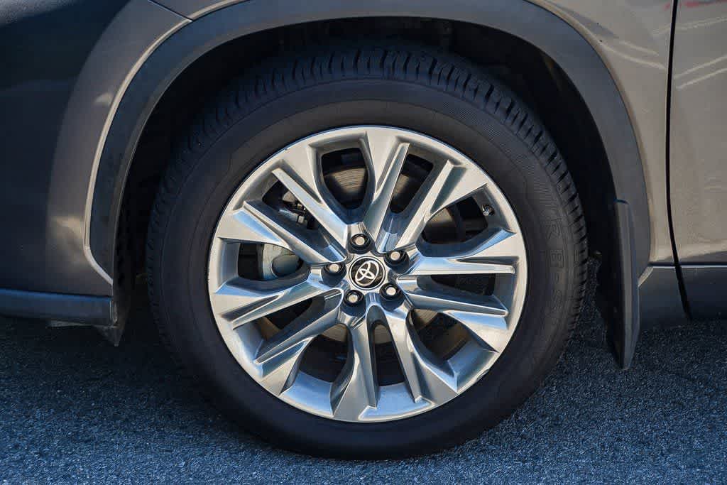 Thumbnail: 2022 Toyota Highlander - 10