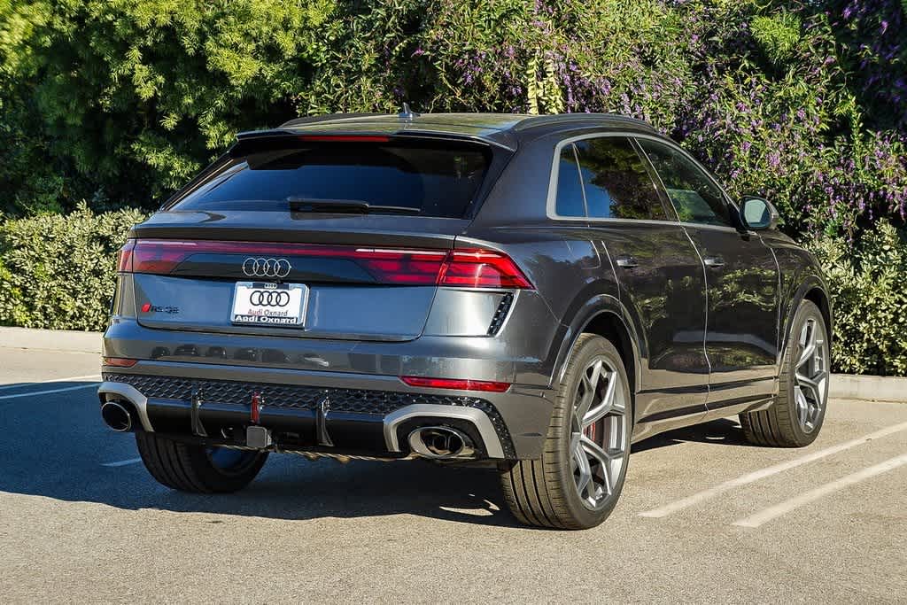 Thumbnail: 2026 Audi RS Q8 - 4