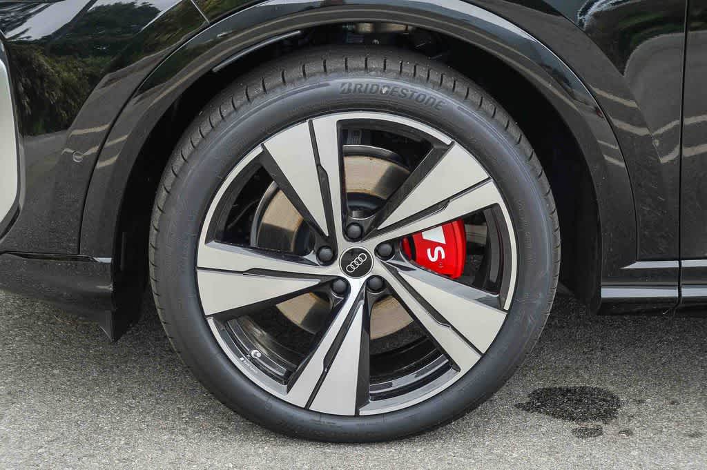 Thumbnail: 2026 Audi SQ5 - 10