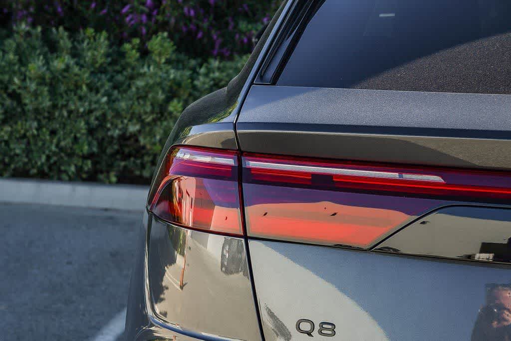 Thumbnail: 2026 Audi Q8 - 7