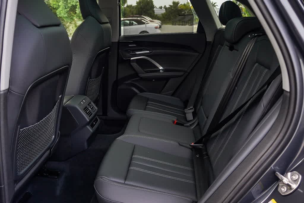 Thumbnail: 2025 Audi Q5 - 21