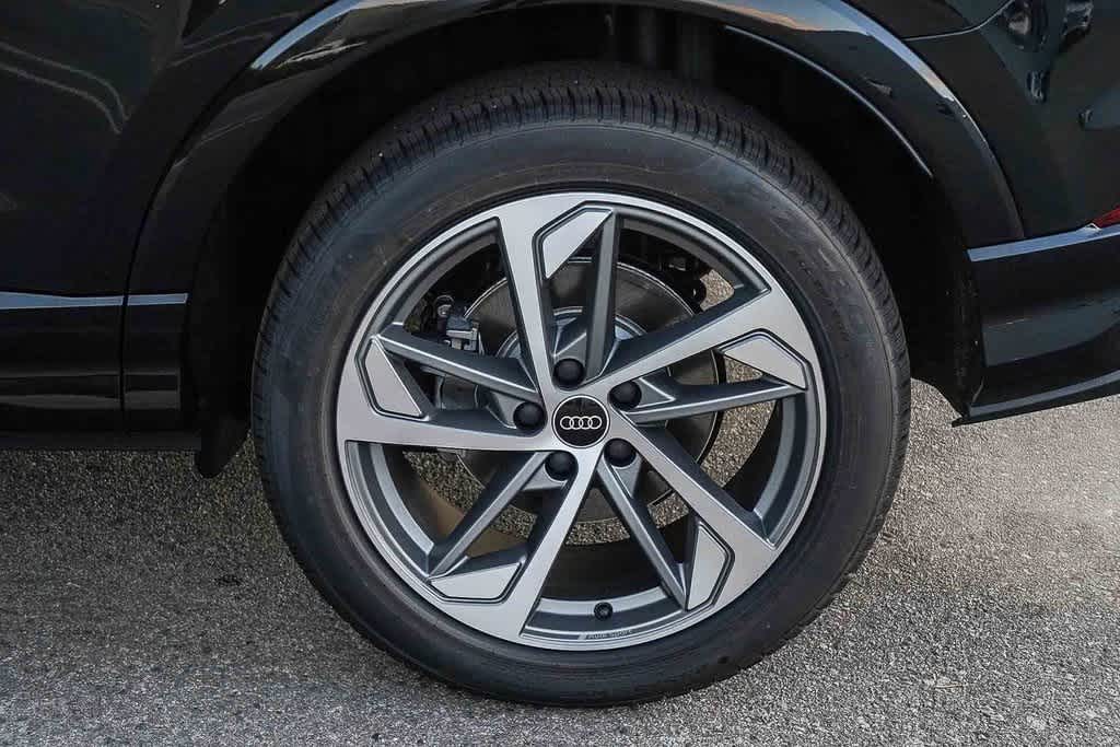 Thumbnail: 2025 Audi Q3 - 11