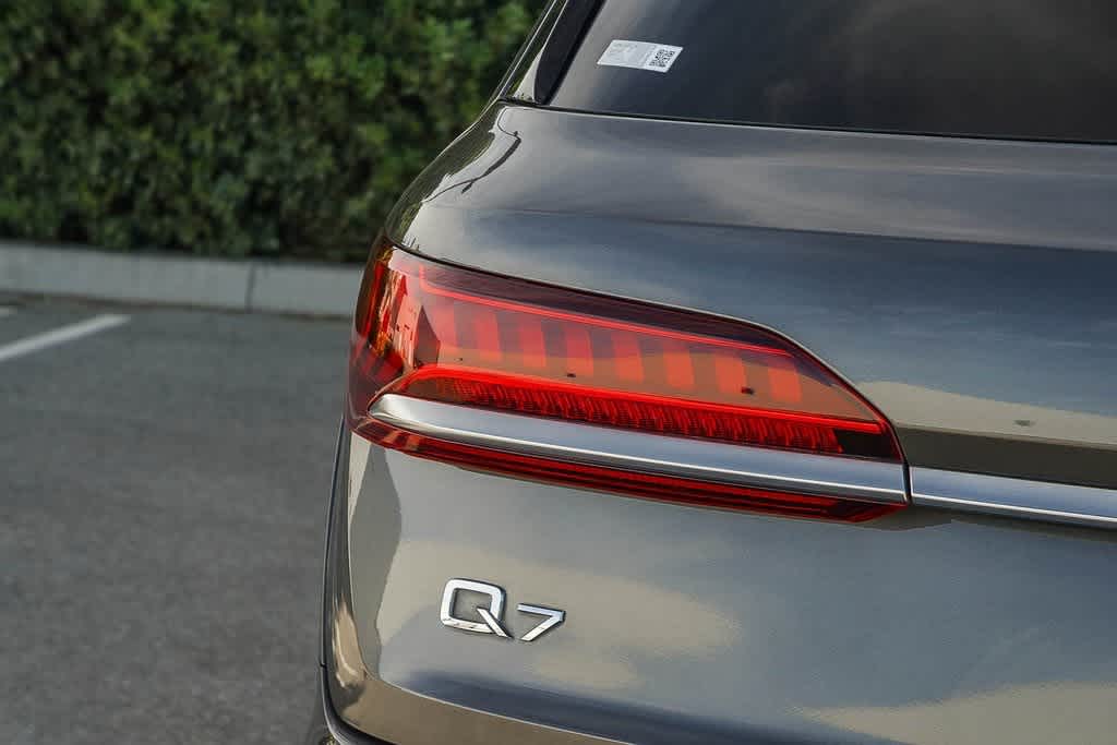 Thumbnail: 2021 Audi Q7 - 7
