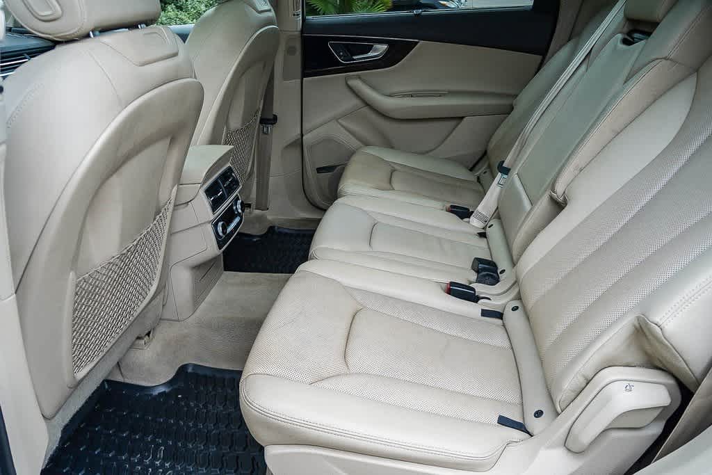 Thumbnail: 2017 Audi Q7 - 17