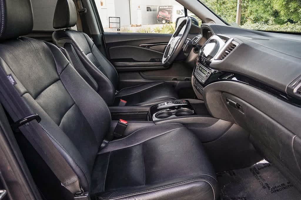 Thumbnail: 2017 Honda Pilot - 19