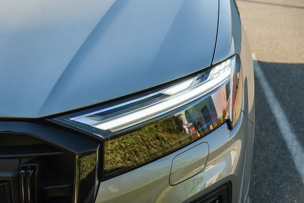 Thumbnail: 2026 Audi Q7 - 8