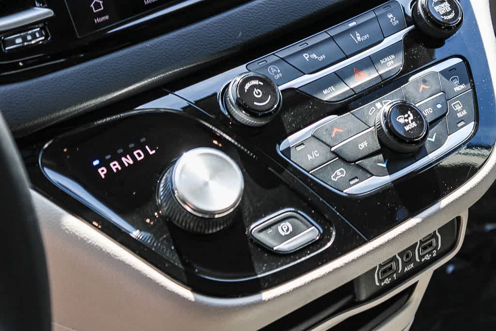 Thumbnail: 2023 Chrysler Pacifica - 18