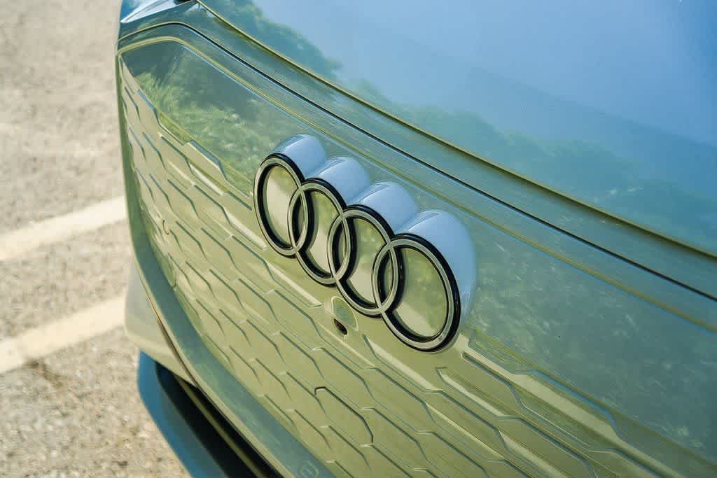 Thumbnail: 2025 Audi Q6 e-tron - 9