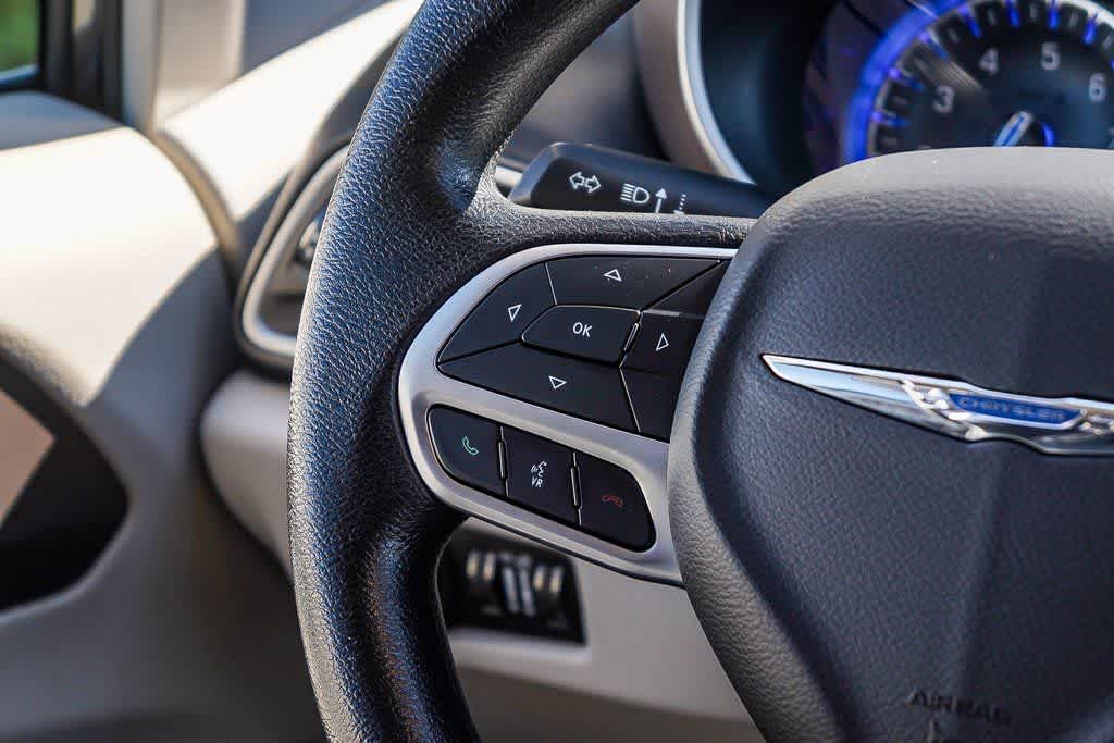 Thumbnail: 2020 Chrysler Voyager - 16