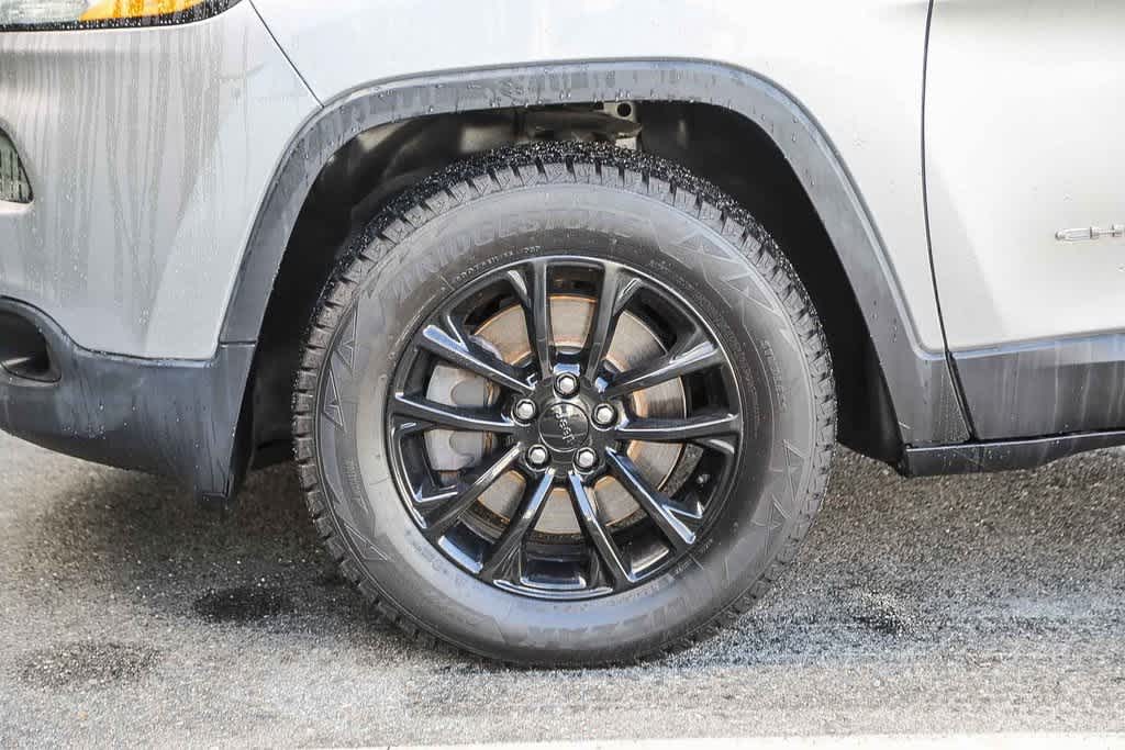 Thumbnail: 2018 Jeep Cherokee - 9