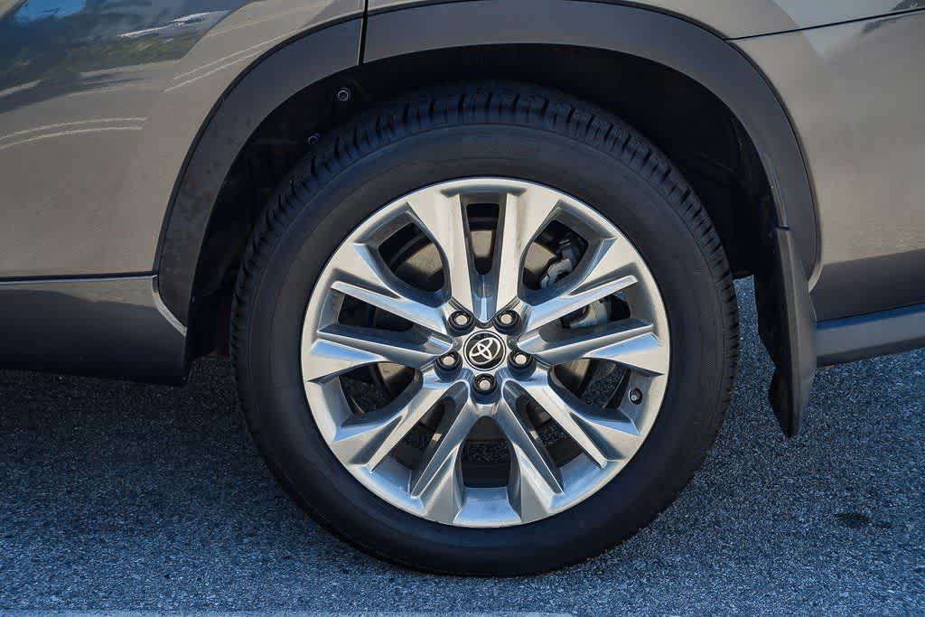 Thumbnail: 2022 Toyota Highlander - 11