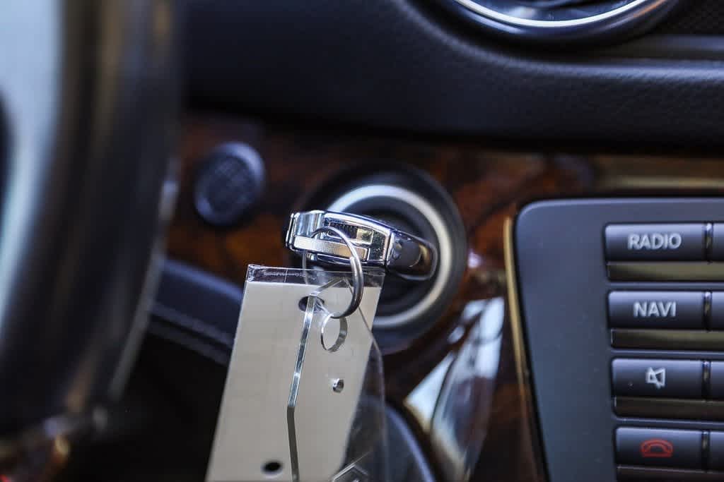 Thumbnail: 2013 Mercedes-Benz SL-Class - 22