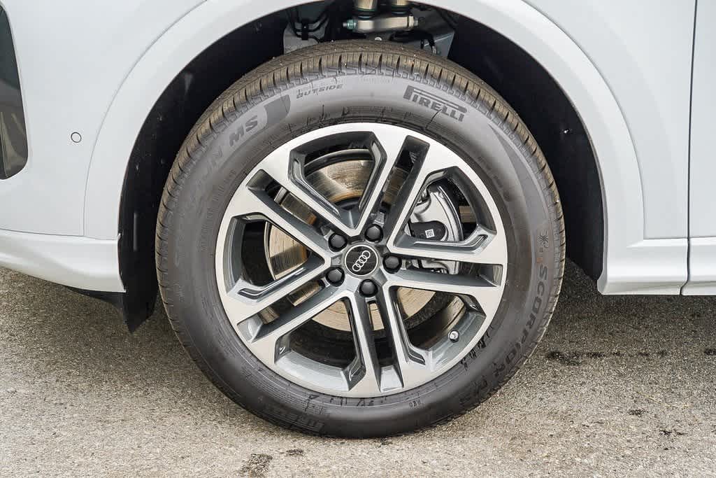 Thumbnail: 2025 Audi Q5 - 10