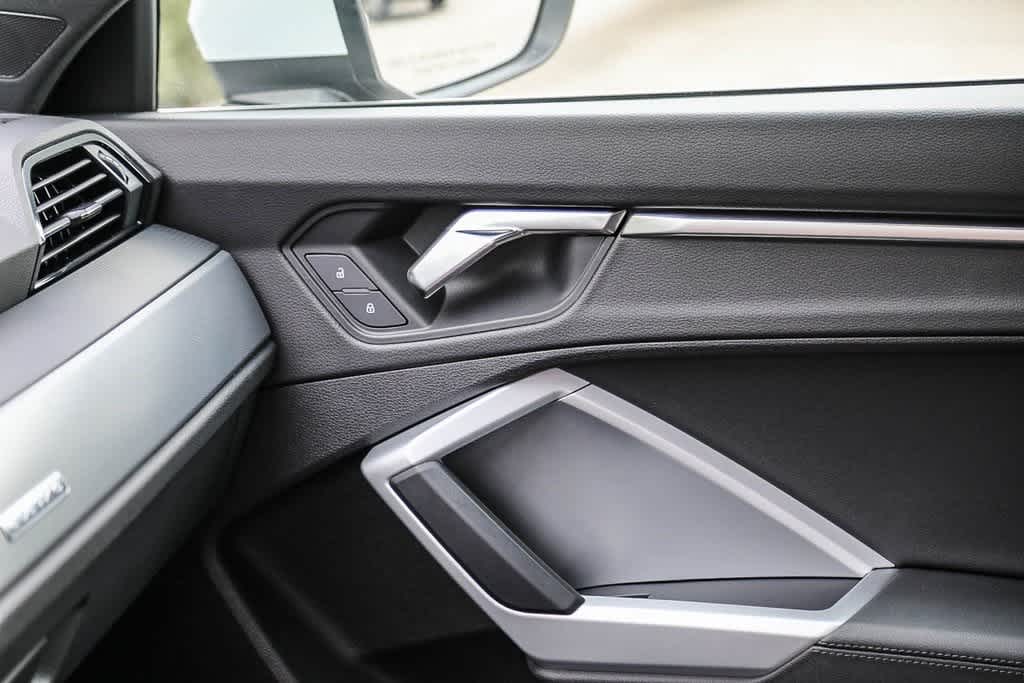 Thumbnail: 2022 Audi Q3 - 19