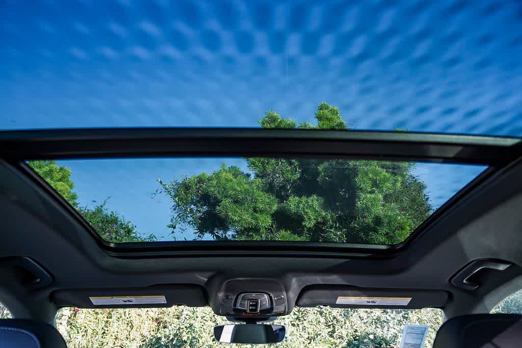 Thumbnail: 2026 Audi Q8 - 18