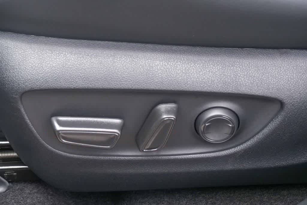 Thumbnail: 2025 Toyota RAV4 - 21