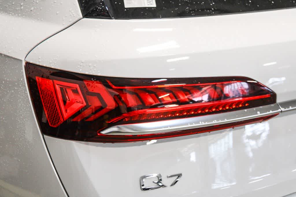 Thumbnail: 2023 Audi Q7 - 10