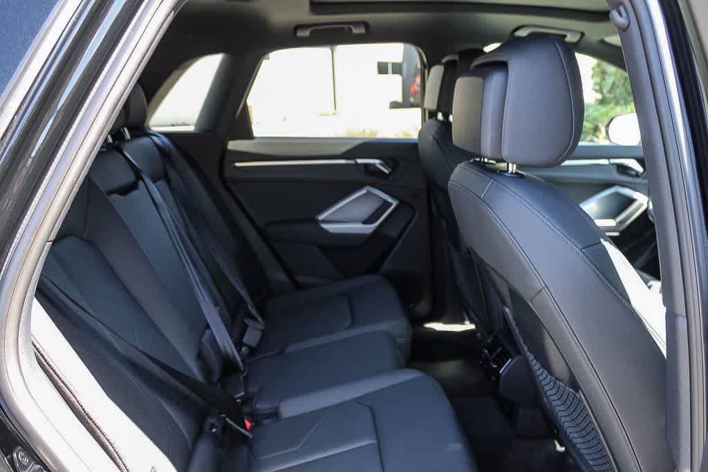 Thumbnail: 2022 Audi Q3 - 16