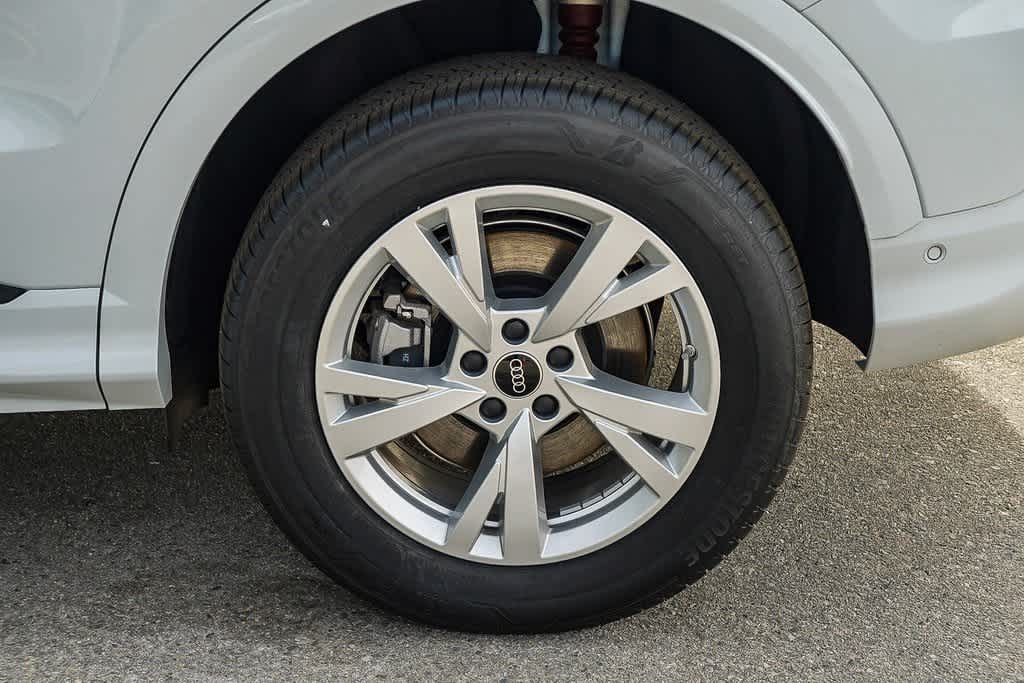 Thumbnail: 2025 Audi Q5 - 11