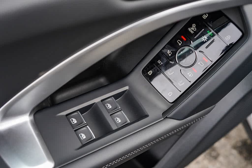 Thumbnail: 2025 Audi Q5 - 23