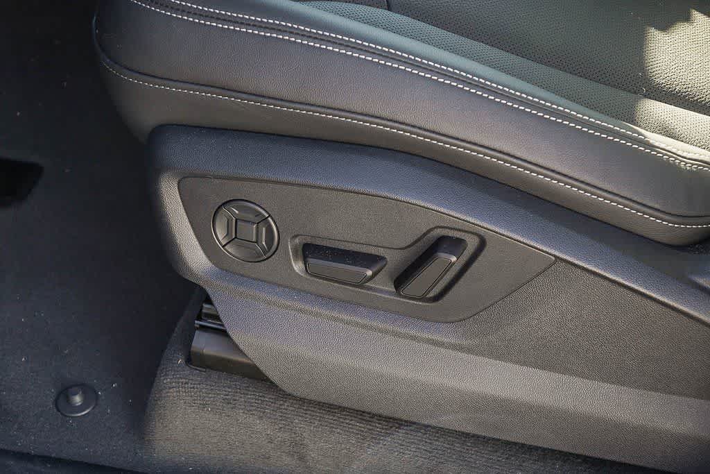 Thumbnail: 2026 Audi Q8 - 24