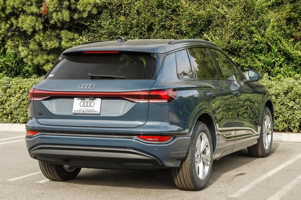 Thumbnail: 2025 Audi Q6 e-tron - 4