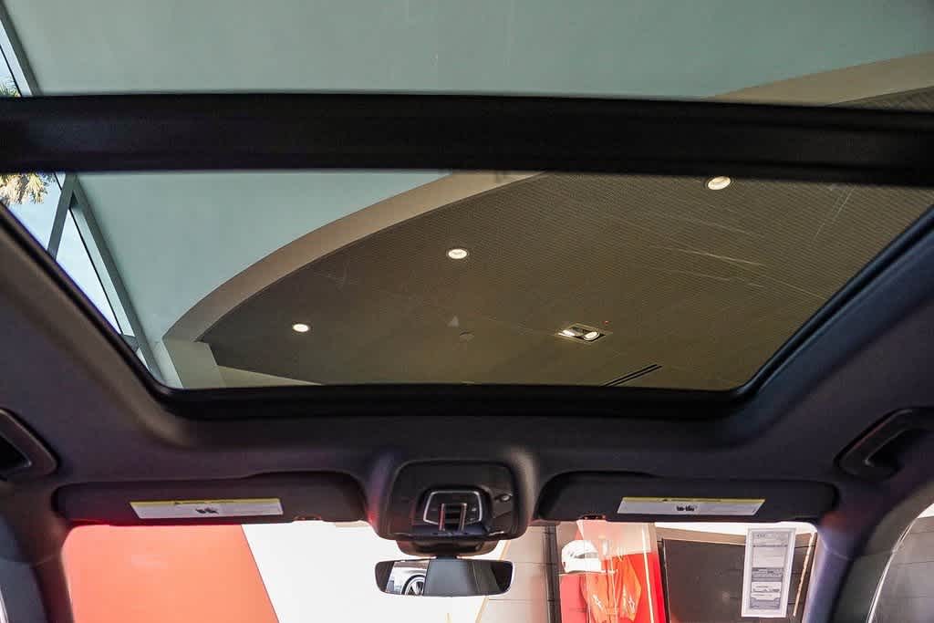 Thumbnail: 2026 Audi RS Q8 - 18