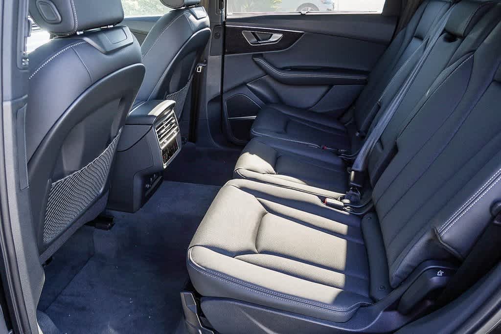 Thumbnail: 2026 Audi Q7 - 21