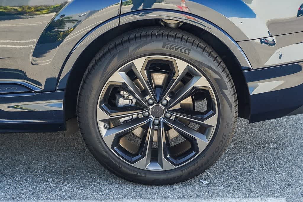 Thumbnail: 2026 Audi Q7 - 11