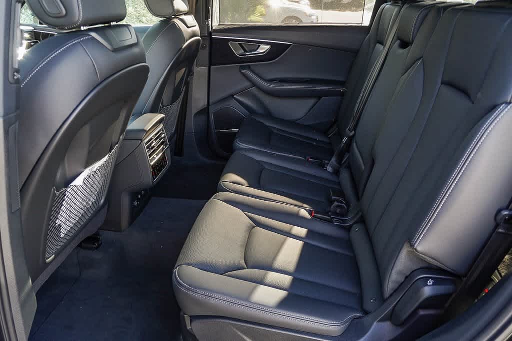 Thumbnail: 2026 Audi Q7 - 21