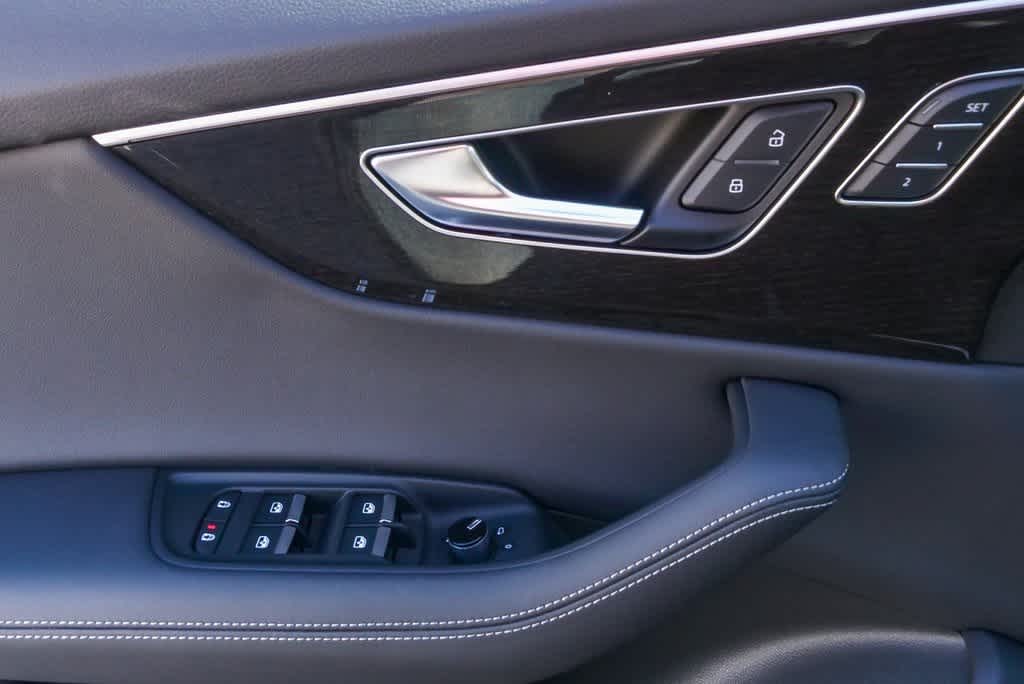 Thumbnail: 2026 Audi Q8 - 18