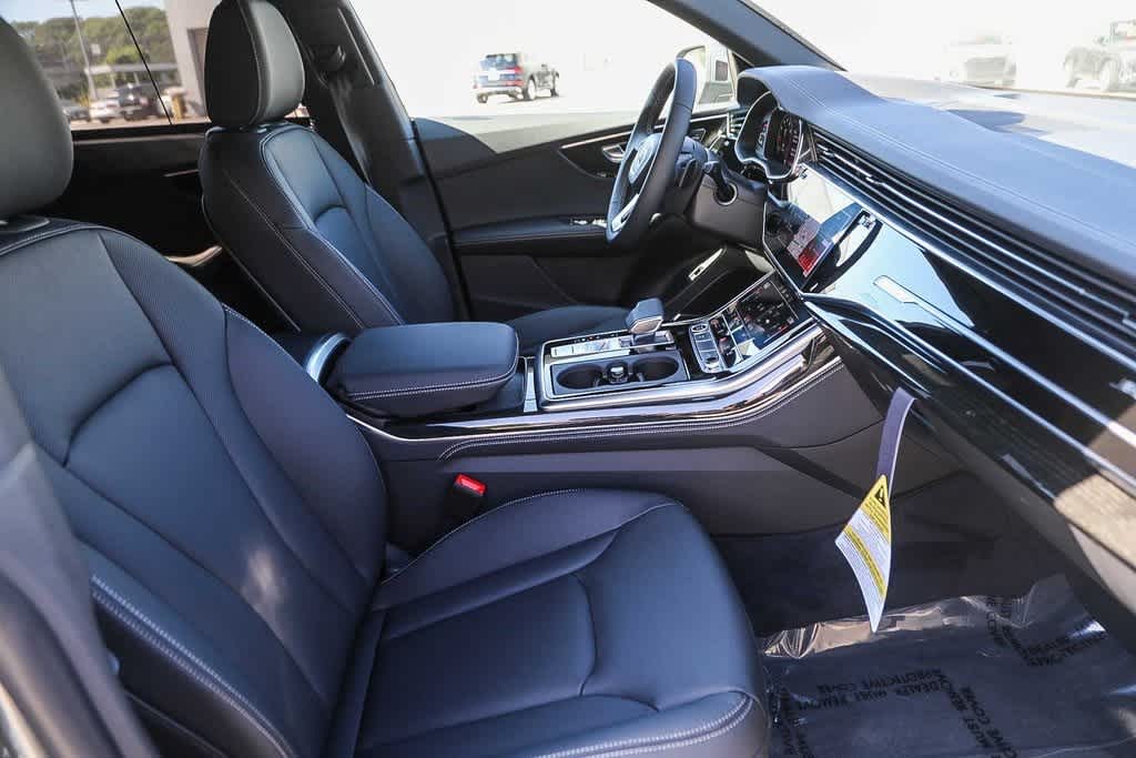 Thumbnail: 2025 Audi Q8 - 15