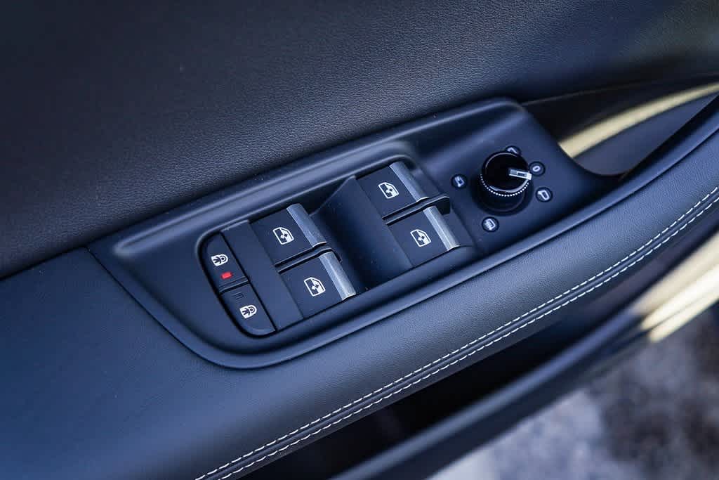 Thumbnail: 2026 Audi Q8 - 23