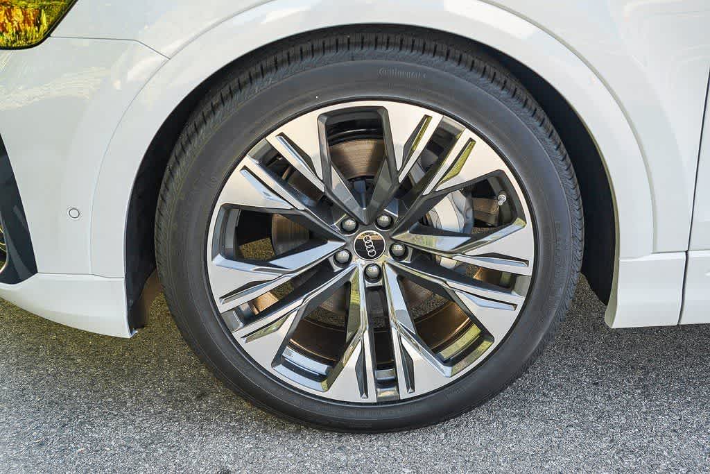 Thumbnail: 2026 Audi Q8 - 10