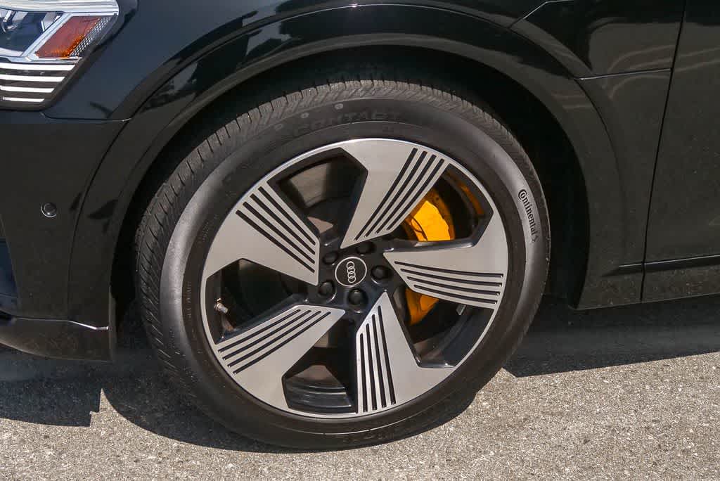 Thumbnail: 2022 Audi e-tron - 7