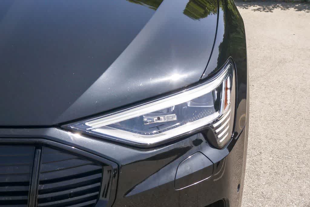 Thumbnail: 2022 Audi e-tron - 6