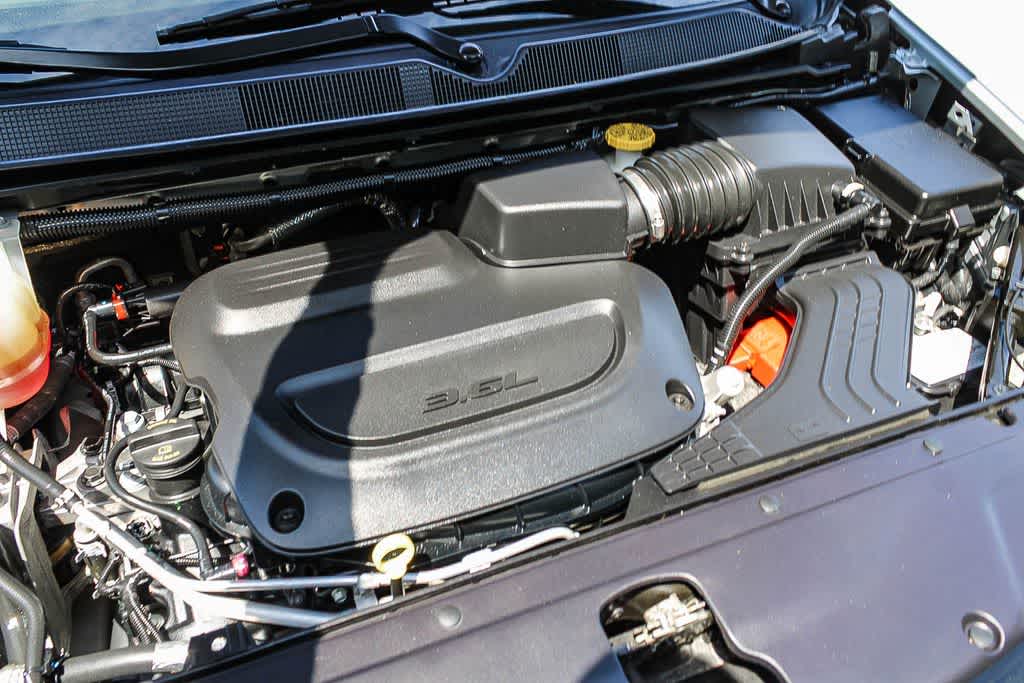 Thumbnail: 2023 Chrysler Pacifica - 25