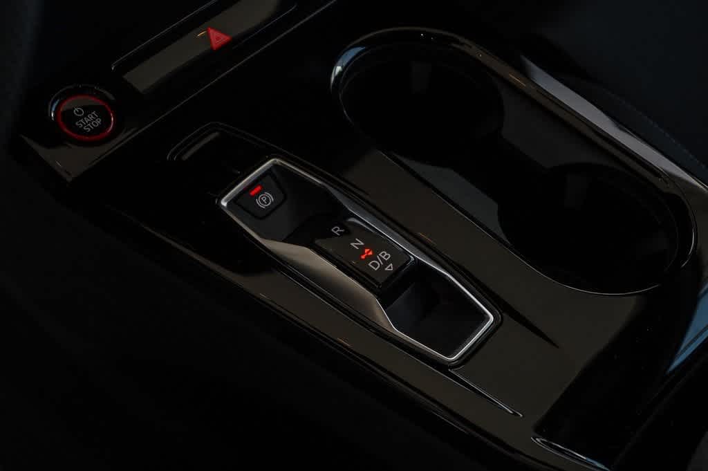 Thumbnail: 2025 Audi SQ6 e-tron - 21